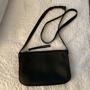 Madewell The Simple Crossbody Bag, black leather, barely used.